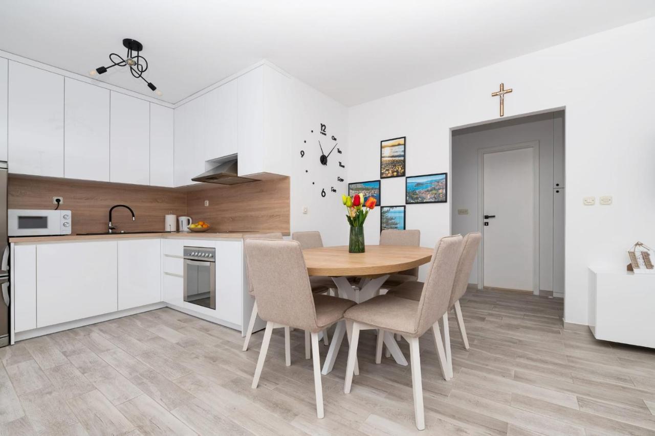 Erholung Free Garage Space Lägenhet Makarska
